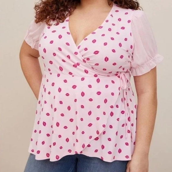 Torrid Pink Lips Studio Knit Chiffon Puff Sleeve Surplice Top 00 - Picture 1 of 9